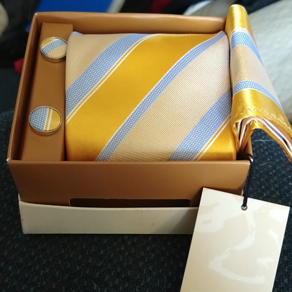 Men's Y&G Tie W/ Cuff Links & Hanky